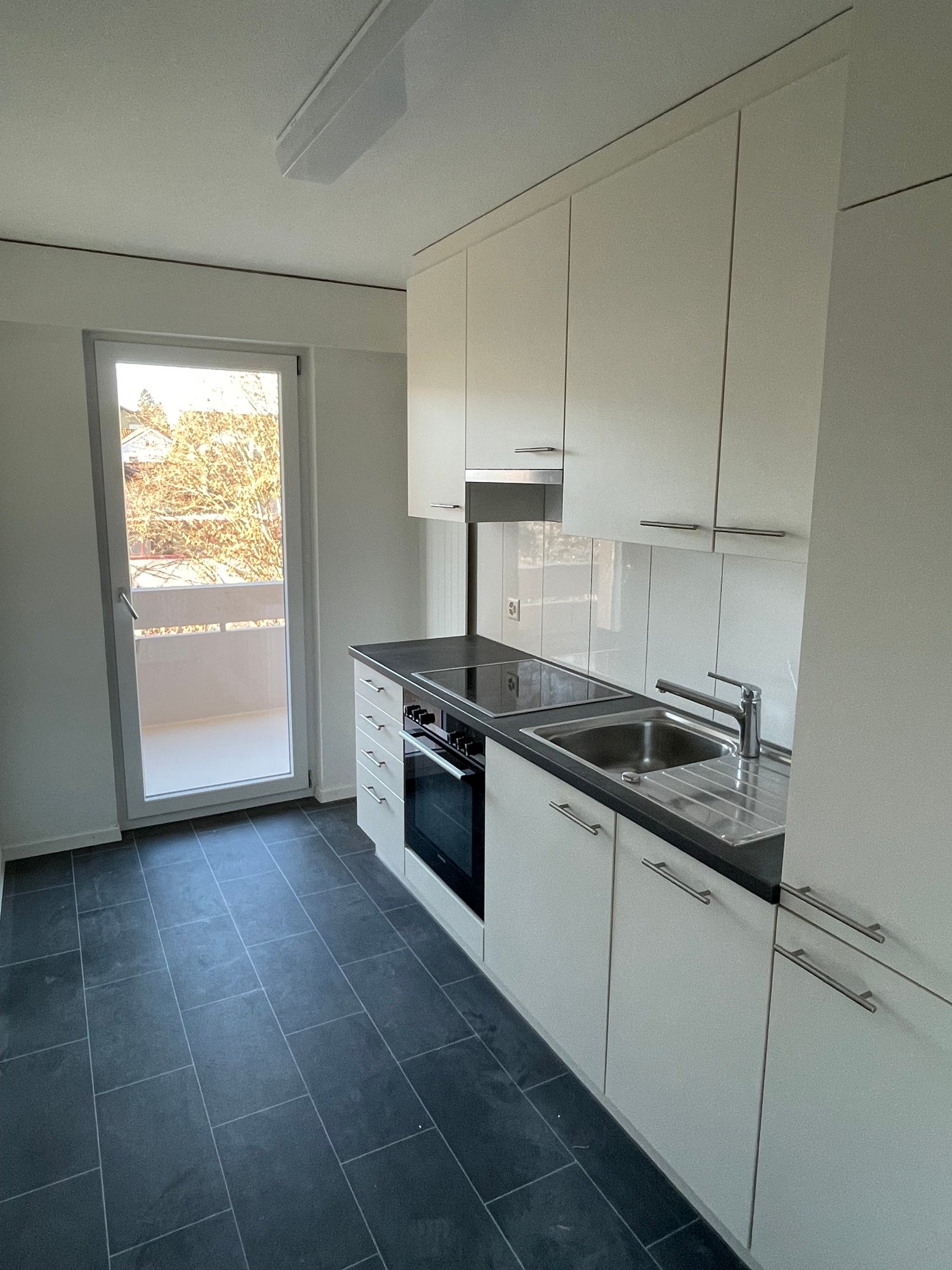 Erstvermietung nach Sanierung, 3-Zimmer-Wohnung mit grossem sonnigem Balkon - Bild 4