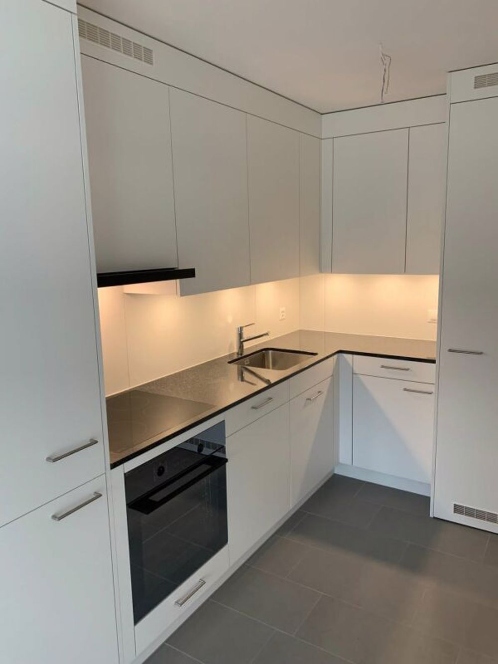 Erstbezug unserer neu sanierten 3.5 Zimmerwohnung! - Küche