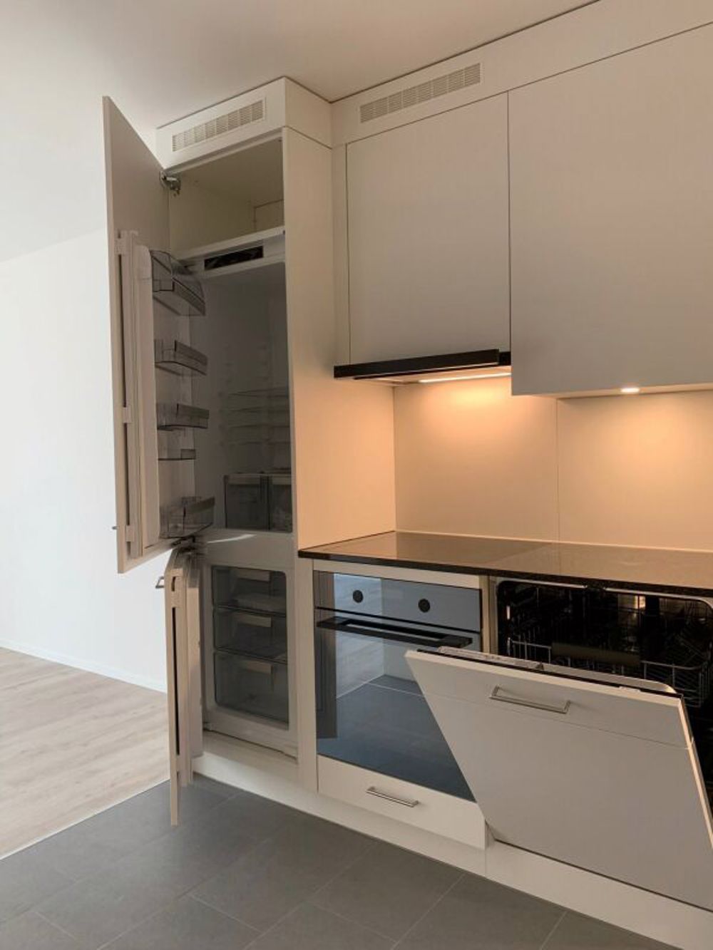 Erstbezug unserer neu sanierten 3.5 Zimmerwohnung! - Küche