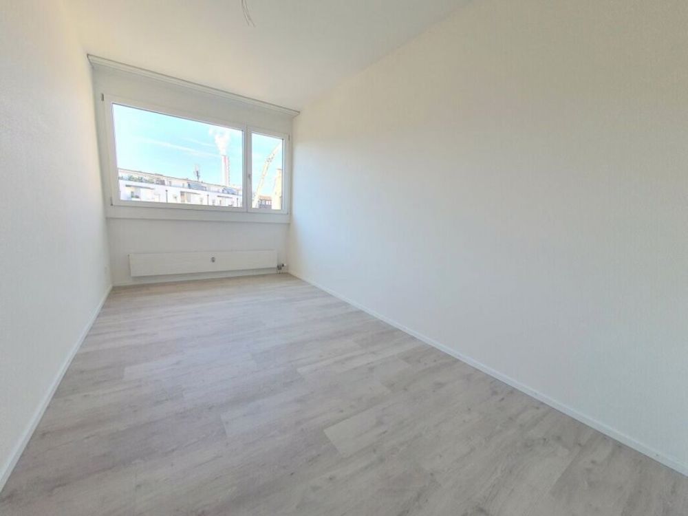 Erstbezug unserer neu sanierten 3.5 Zimmerwohnung! - Schlafzimmer 1
