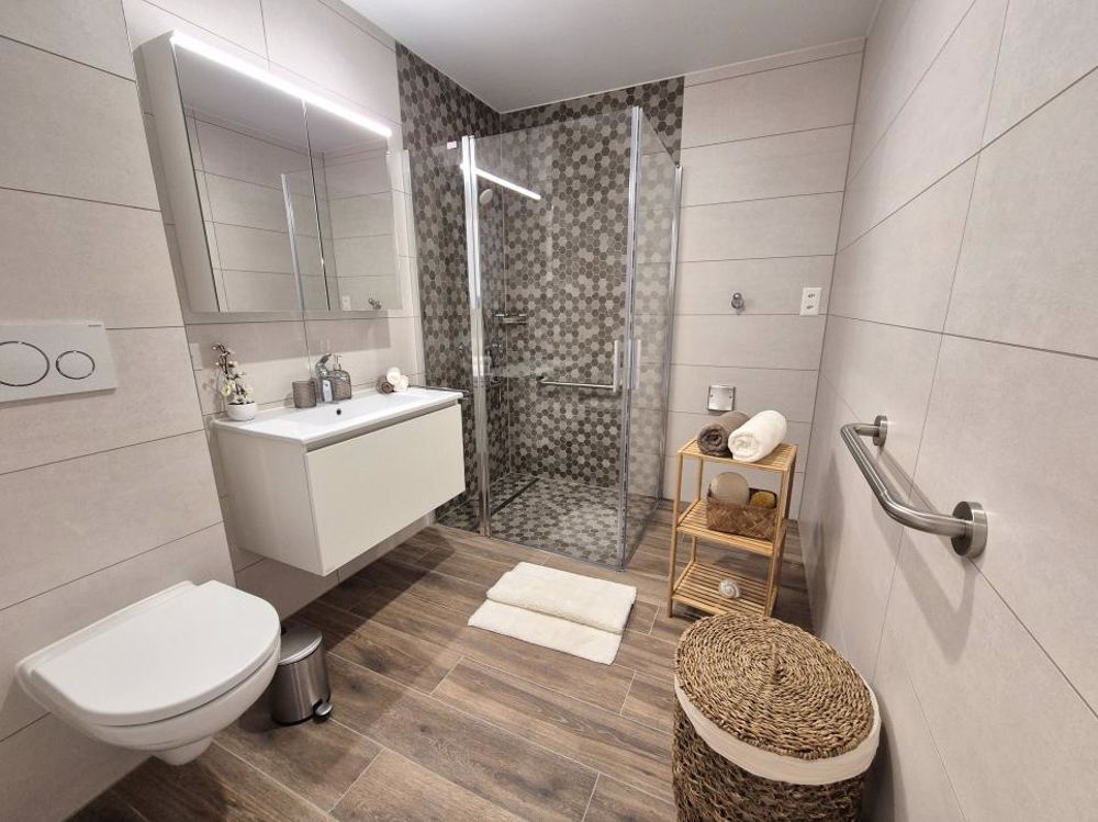 Au coeur de l'éco quartier à Marly : Spacieux appartement neuf de 2.5 pièces au 2ème étage avec 2 balcons - Bild 3