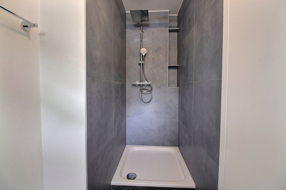 3 appartements d'exception neufs disponible de suite ! - Salle de douche 3