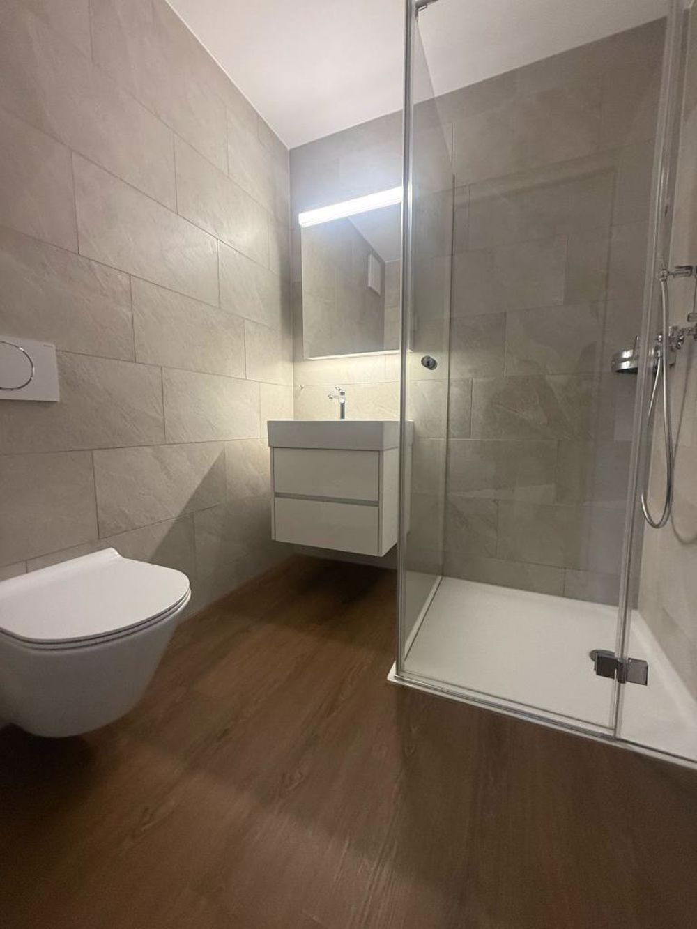 Erstbezug nach Sanierung - moderne 4.5-Zimmer-Wohnung - Badezimmer 2