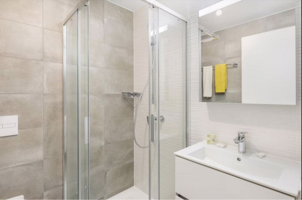 Splendide logement à proximité du centre-ville d'Aigle ! - Salle_de_douche.PNG