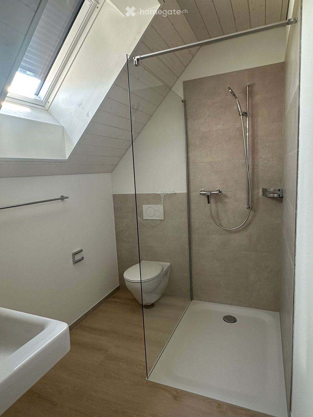 Aussergewöhnliche Dachwohnung mit beeindruckender Raumhöhe - Bild 2