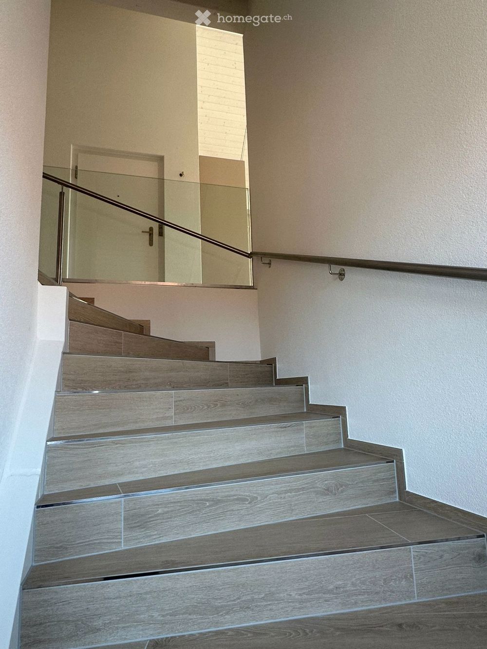 Aussergewöhnliche Dachwohnung mit beeindruckender Raumhöhe - Bild 3