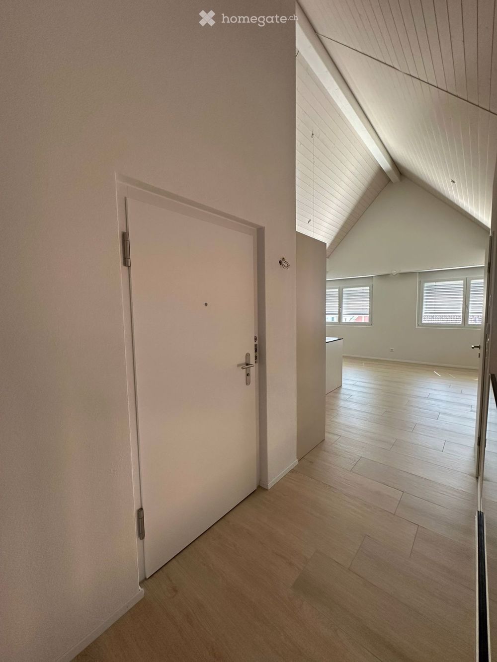 Aussergewöhnliche Dachwohnung mit beeindruckender Raumhöhe - Bild 4