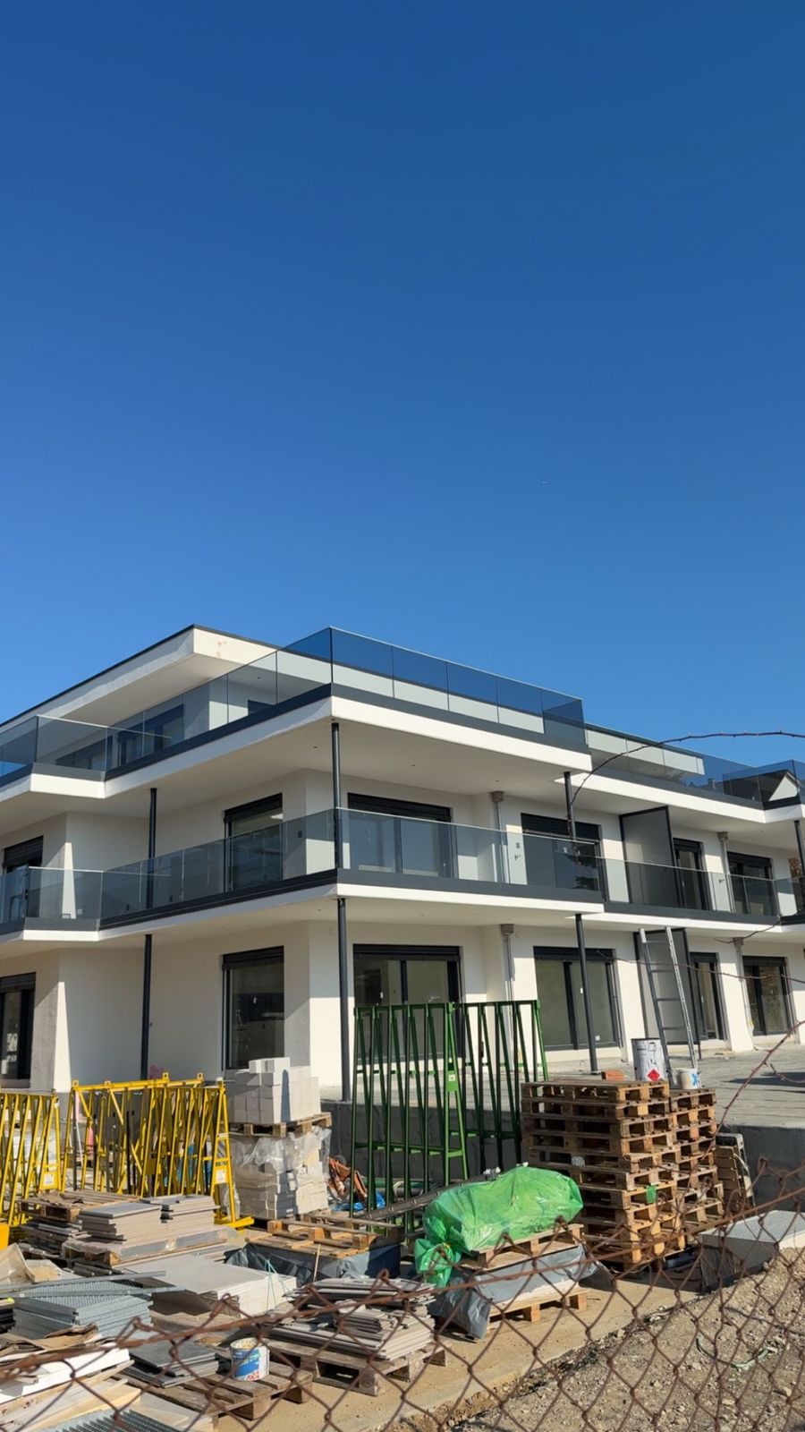 Luxuriöse 3.5-Zimmer-Attikawohnung mit atemberaubender 218 m² Terrasse in Däniken SO - Bild 2