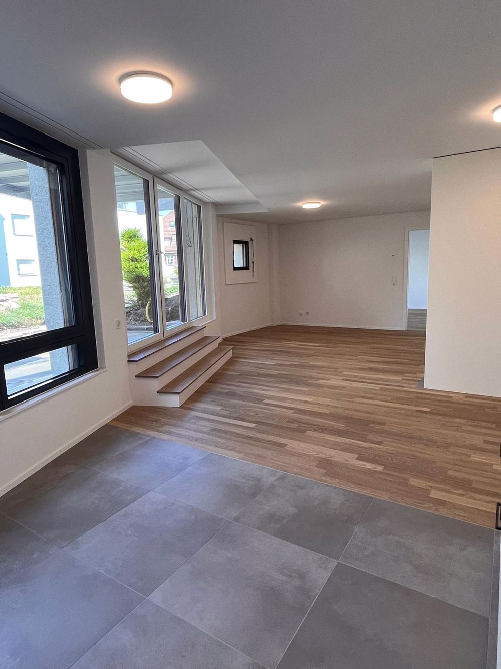 Erstvermietung im Herzen von Lyss - Wohnzimmer