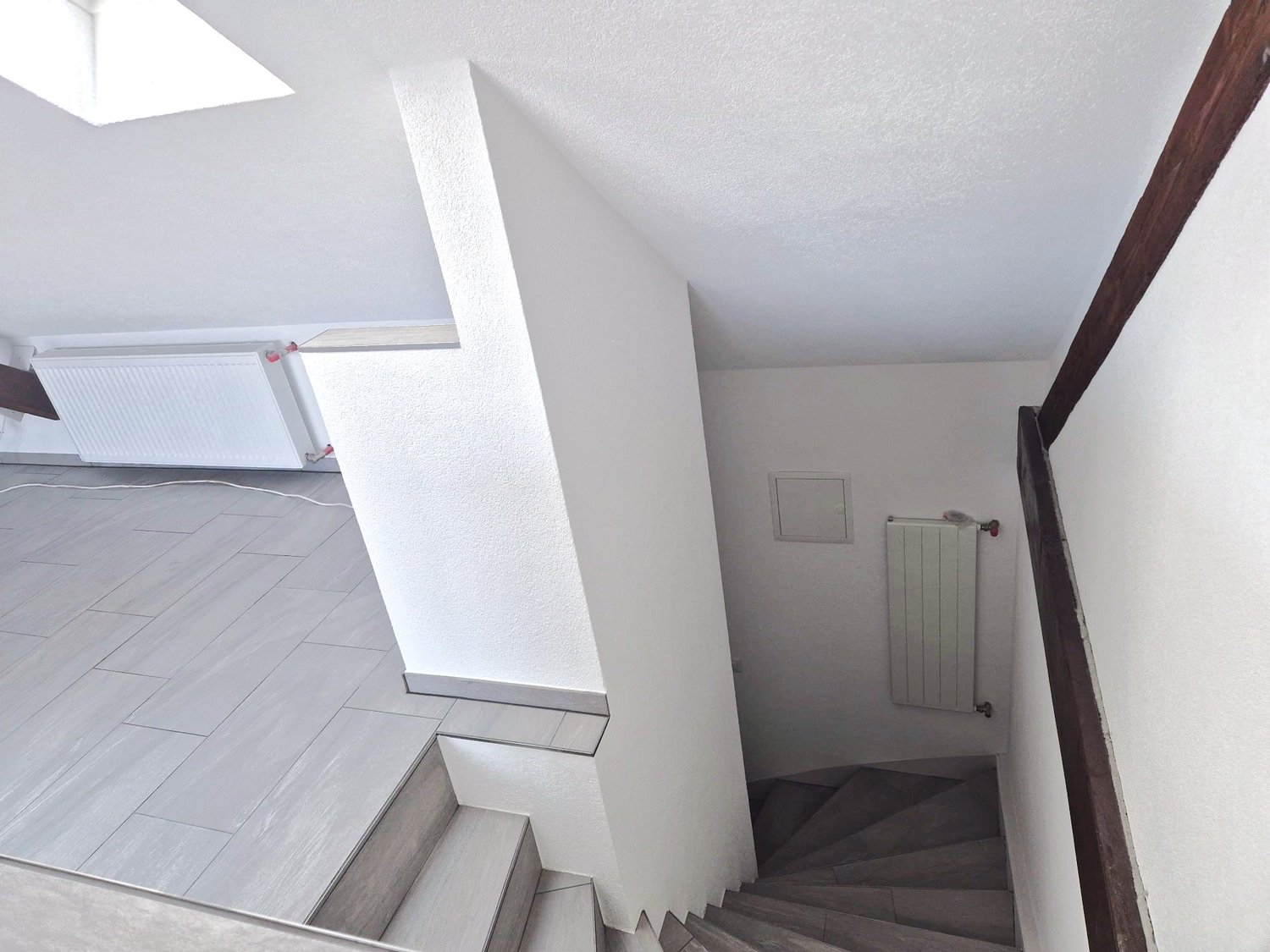 wunderschöne Dachwohnung mit Balkon - Treppe