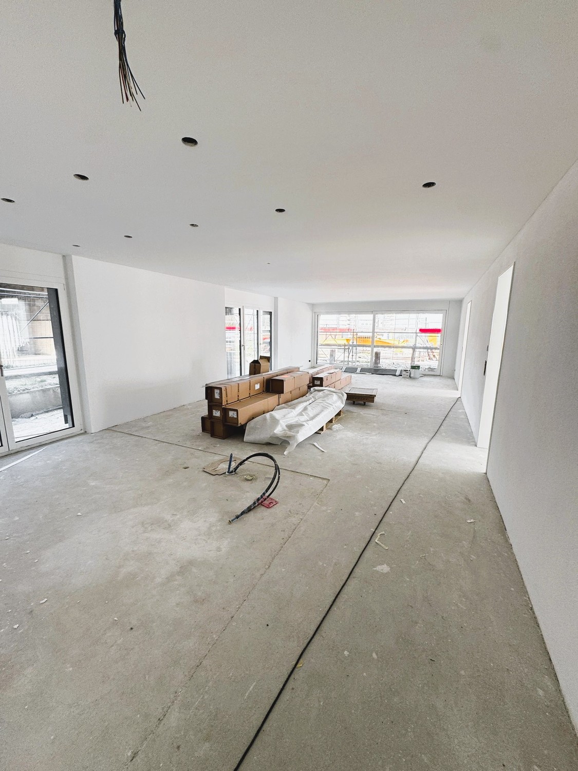 Stilvoll wohnen im Herzen von Hünikon - Wohnzimmer / Küche