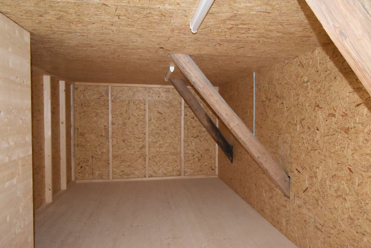 Ruhe, Grün & Weitblick - 5-Zimmer-Maisonette-Wohnung in besonderer Lage - Kellerraum in Scheune