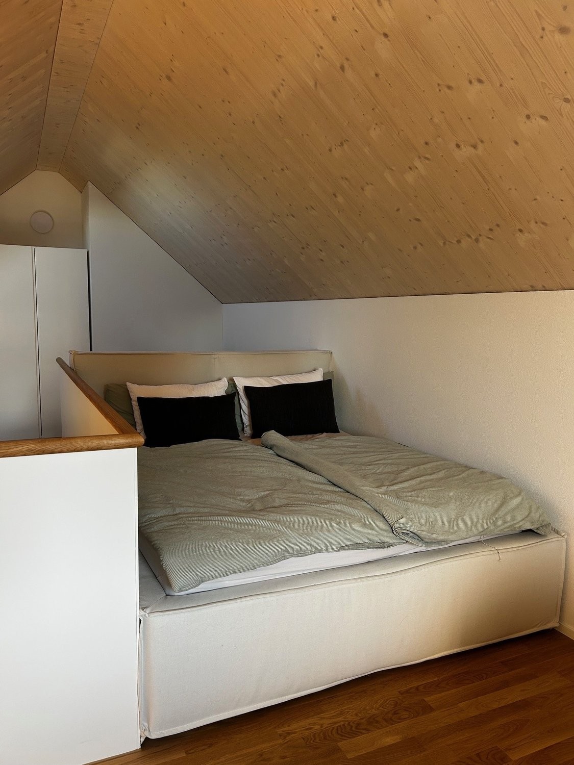 3-Maisonettezimmerwohnung direkt am Bahnhof Rüti - Schlafzimmer