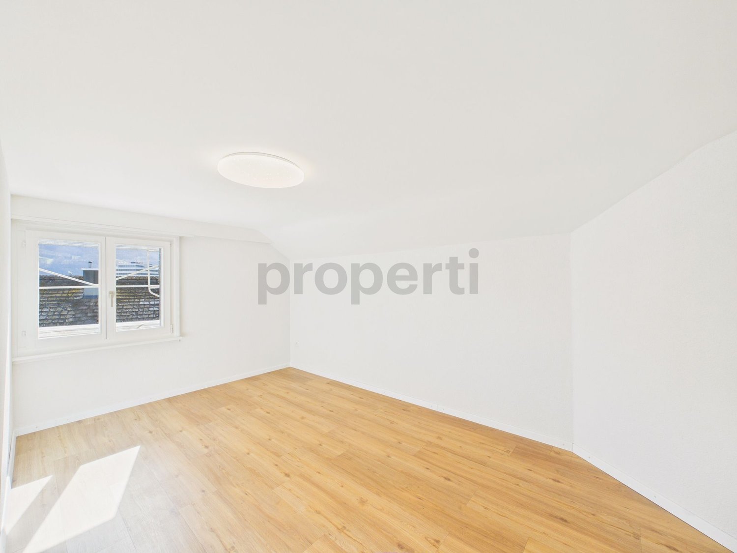 Moderne 3.5-Zimmer Dachwohnung mit Balkon in Niederurnen - Image 4