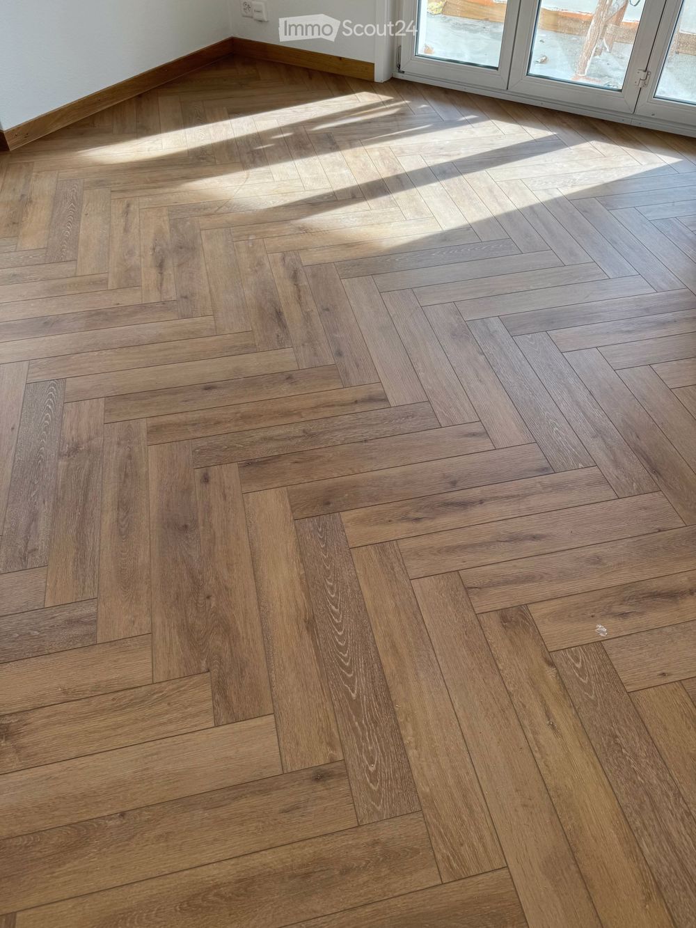 Komplett neu sanierte 4.5 Zimmerwohnung an bester Lage in Wabern - Bild 2