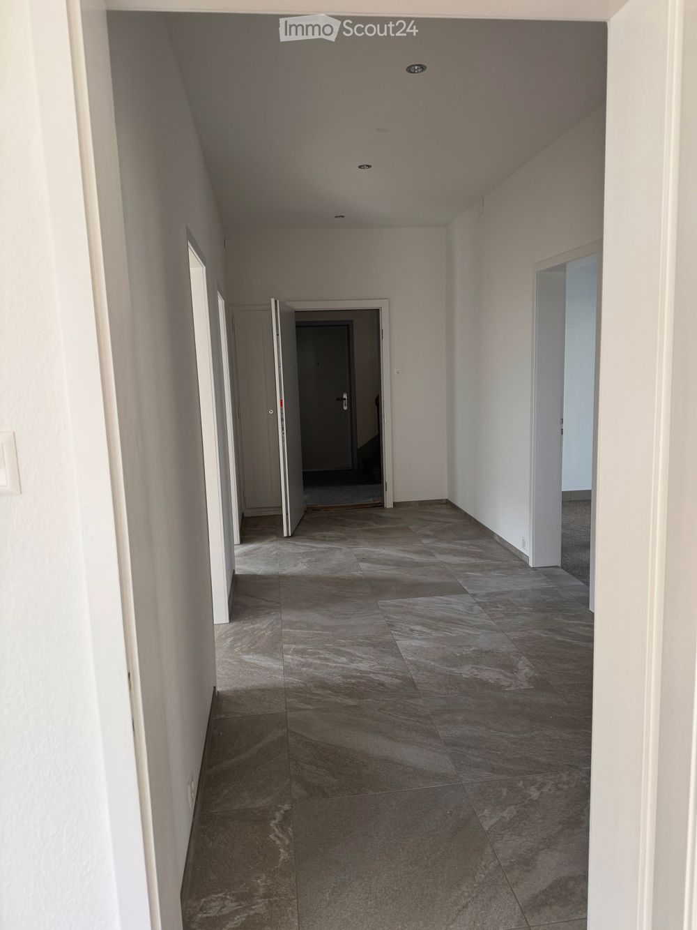 Komplett neu sanierte 4.5 Zimmerwohnung an bester Lage in Wabern - Bild 8