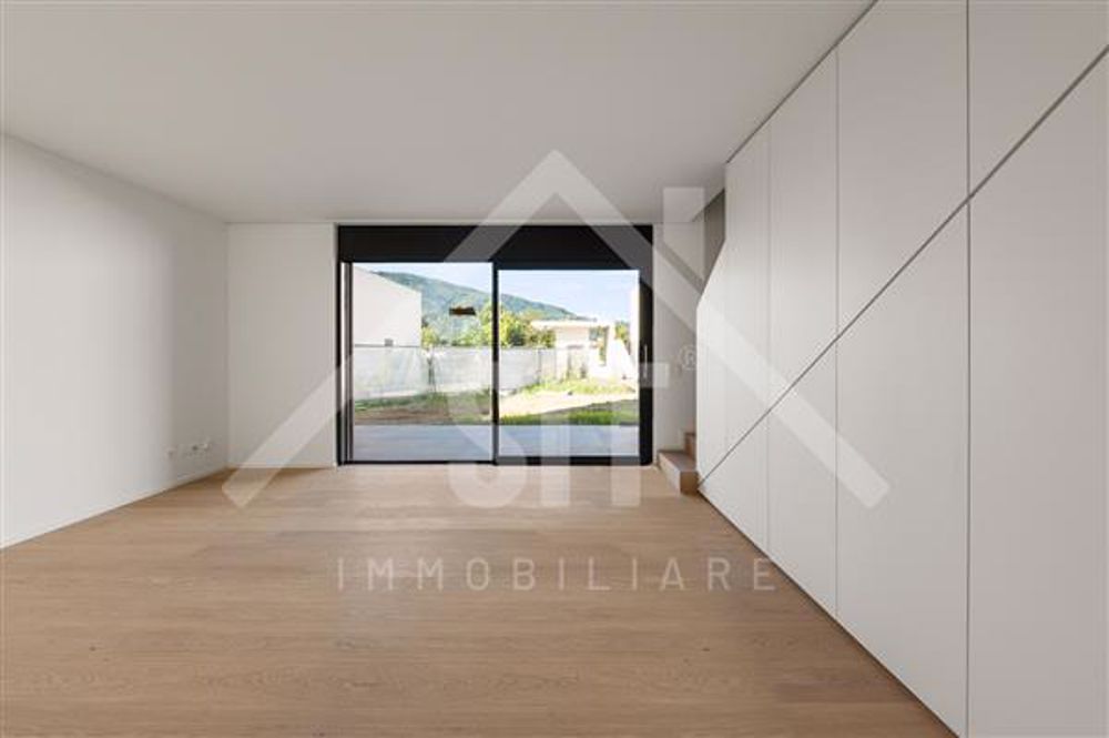 Caslano: Reihenhaus 3.5 Zimmer - Bagno