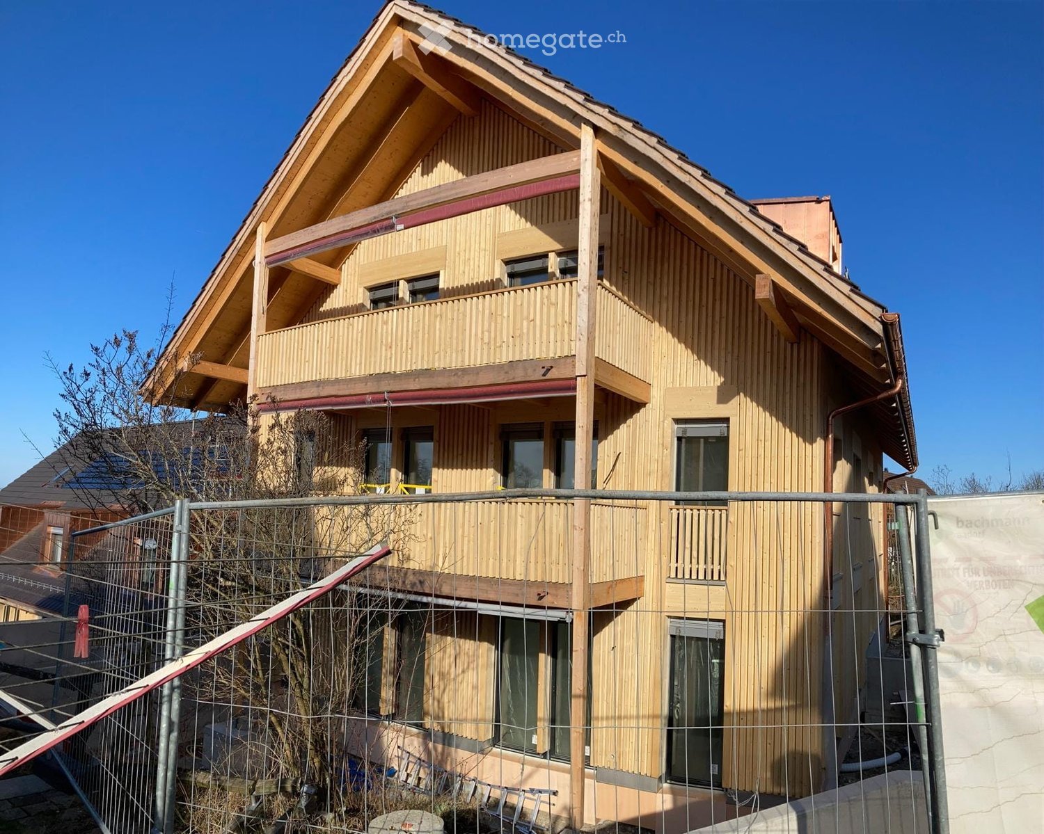 5.5-Zimmer-Wohnung mit Panorama & Eigentumsstandard in Wernetshausen - Bild 1