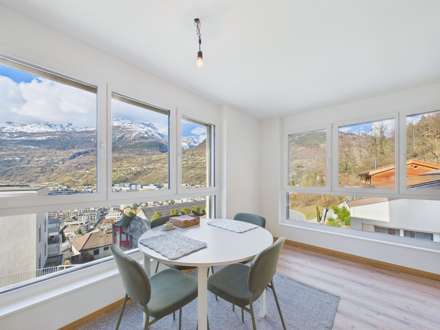 Wohnkomfort in Visp – helle 3.5-Zimmer Wohnung mit herrlichem Ausblick - Bild 1