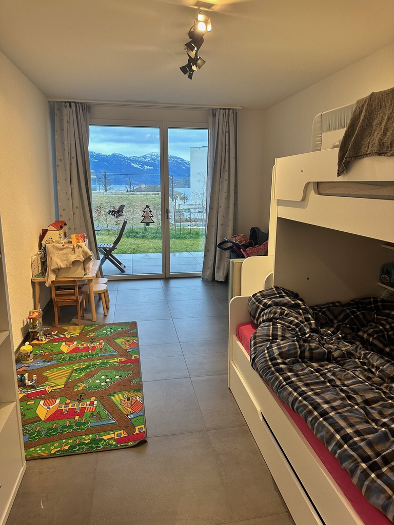 Moderne 5.5-Zimmer-Erdgeschosswohnung mit Terrasse - Zimmer