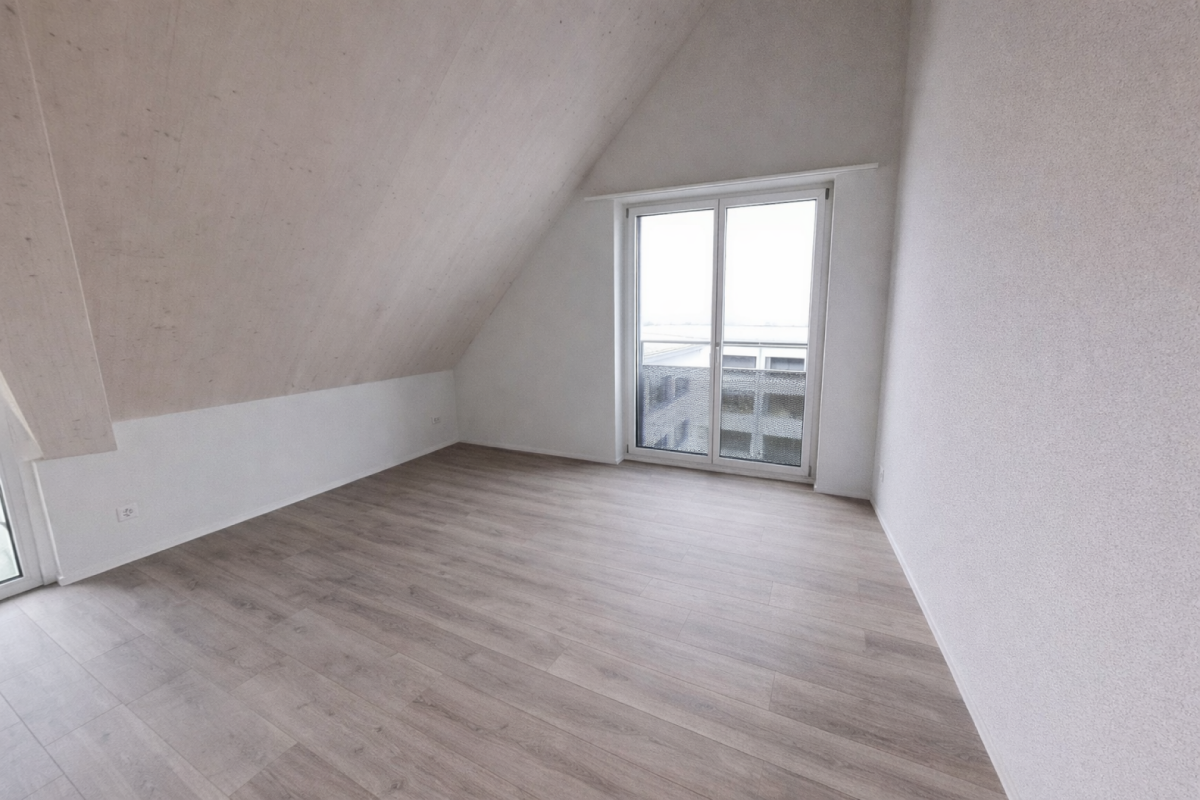 4.5-Zimmer-Dachmaisonettewohnung in Benken - Wohnzimmer