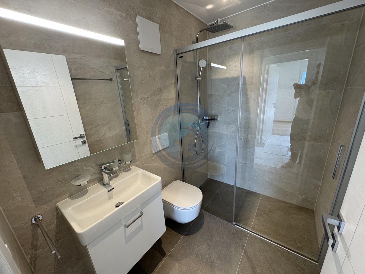 APPARTEMENT NEUF DE 4,5 PIÈCES AVEC VUE PANORAMIQUE SUR LE LAC - Bild 9