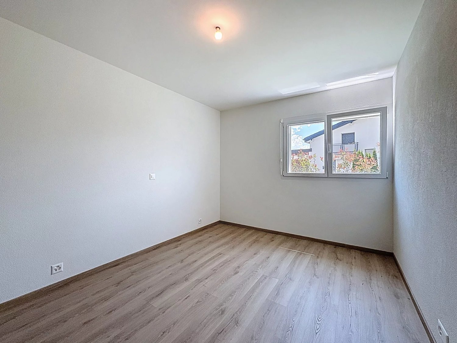 Geräumige 3.5-Zimmer-Wohnung im Erdgeschoss, neu - Bild 11