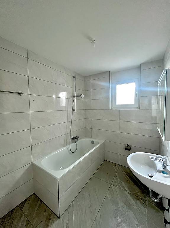 4.5-Zimmer-Hobbyraum-Wohnung an ruhiger Lage in Frenkendorf - Bild 2