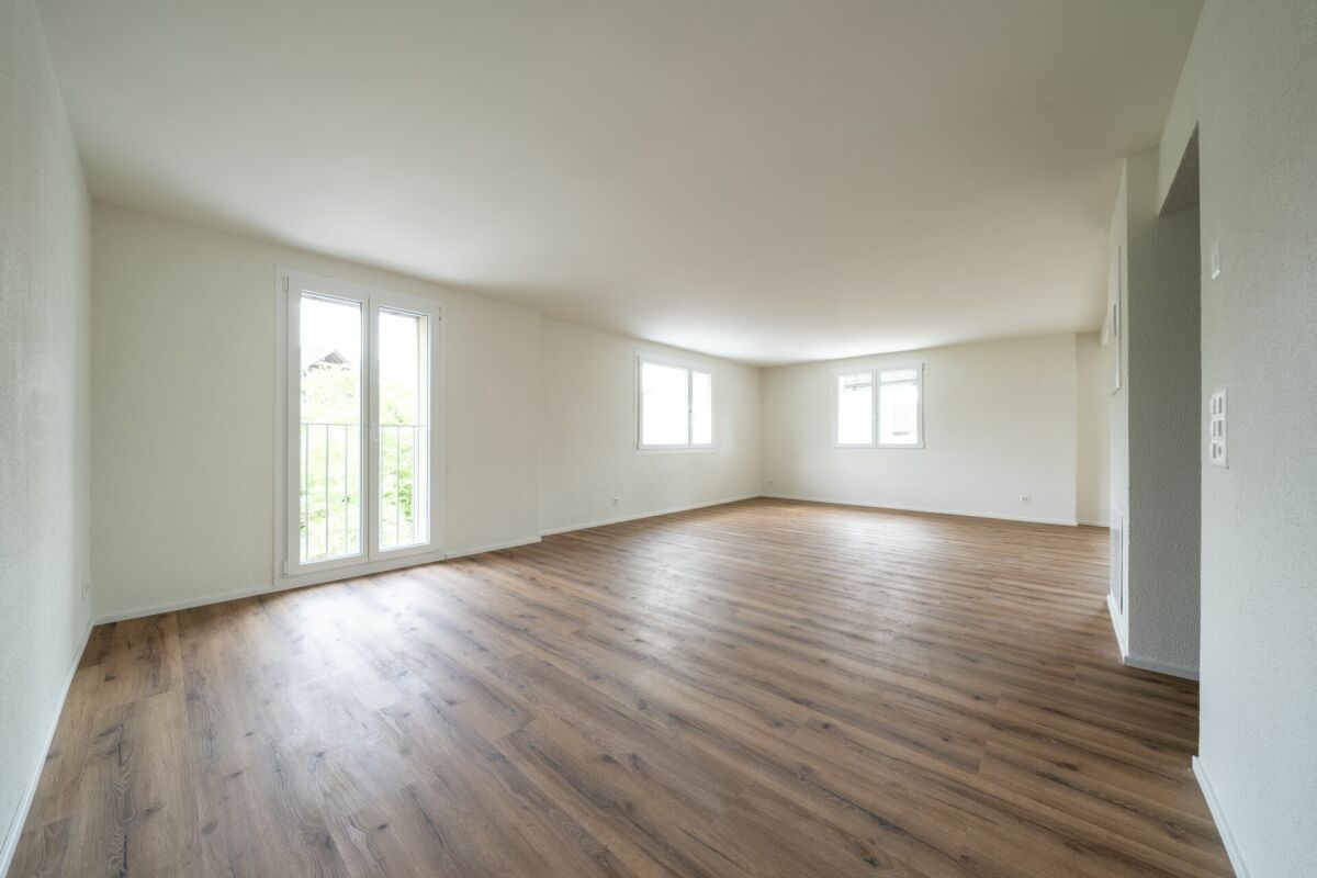 Exklusive 3.5-Zimmer-Gartenwohnung mit gedecktem Sitzplatz und privater Grünfläche - Bild 7