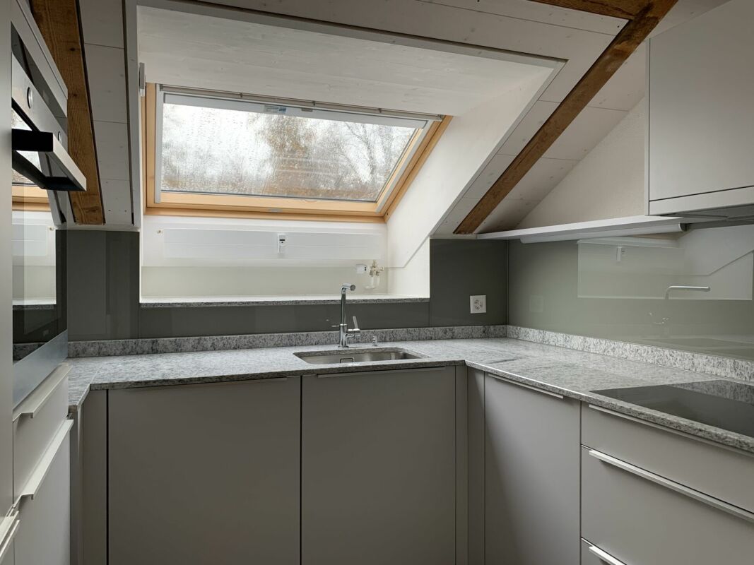 3.5-Zimmer-Dachwohnung am Rotsee - Küche