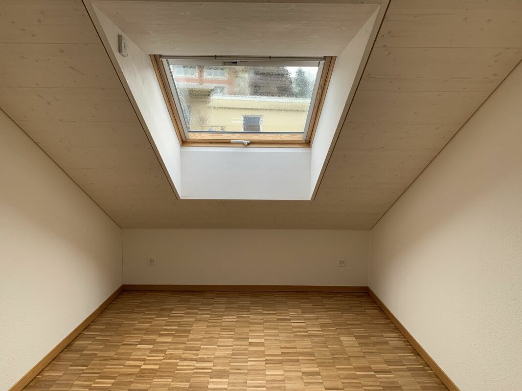 3.5-Zimmer-Dachwohnung am Rotsee - Schlafzimmer