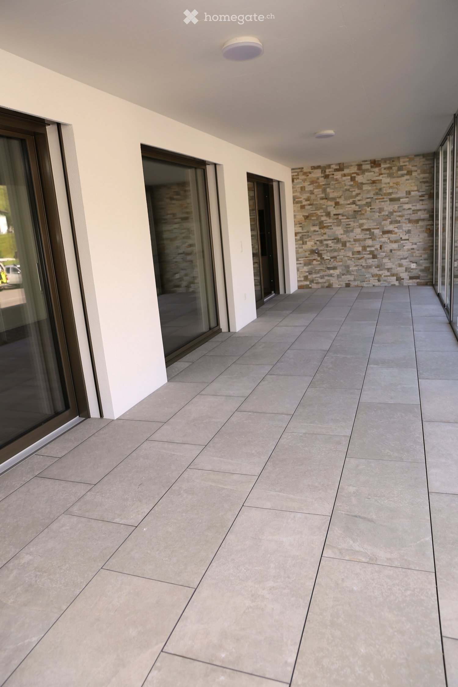 Grossflächige moderne Wohnung mit verglaster Terrasse - Bild 6