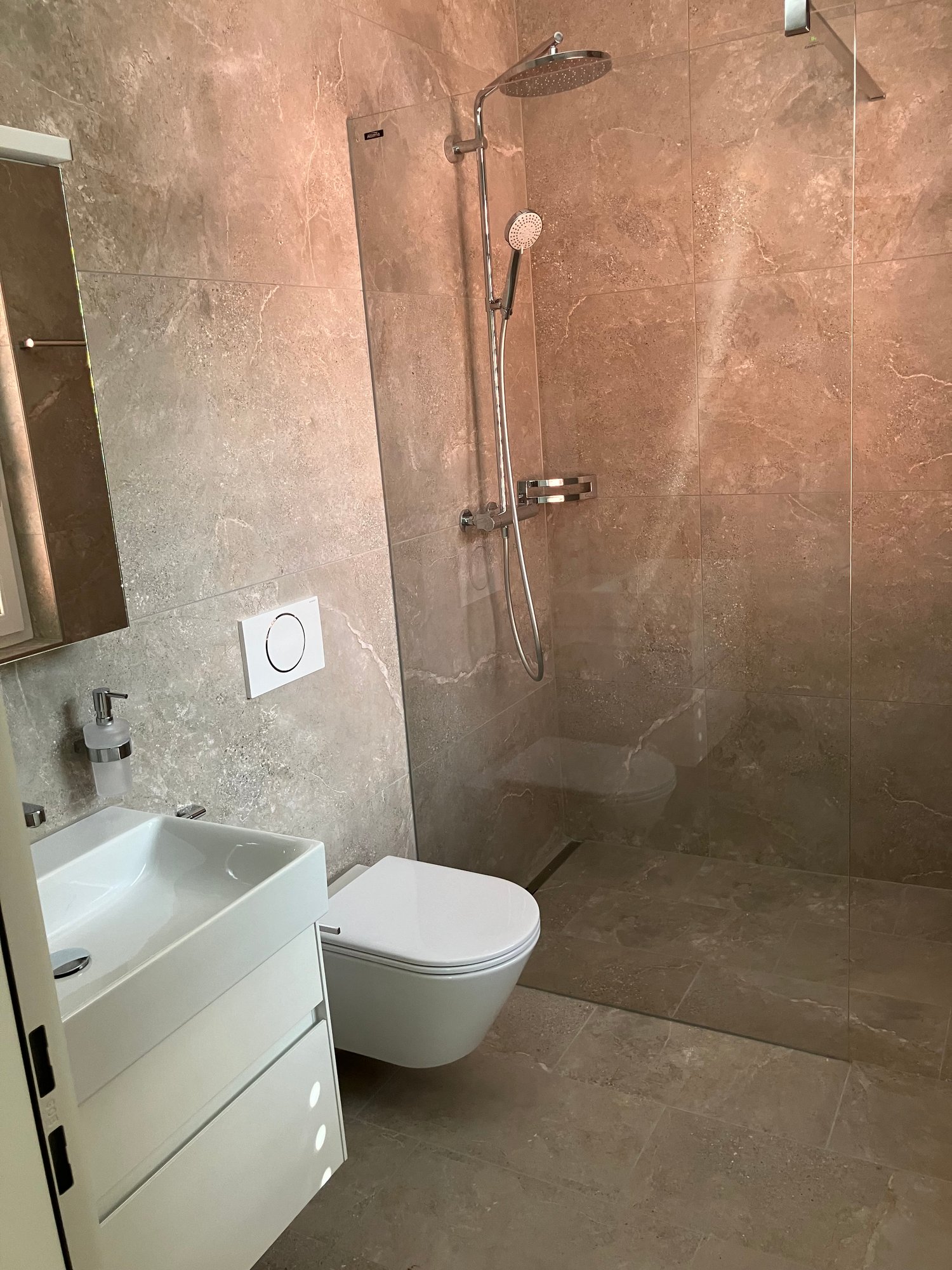 Moderne 2.5-Zimmer-Attika -Wohnung mit Bergblick in Waldenburg - Bild 3