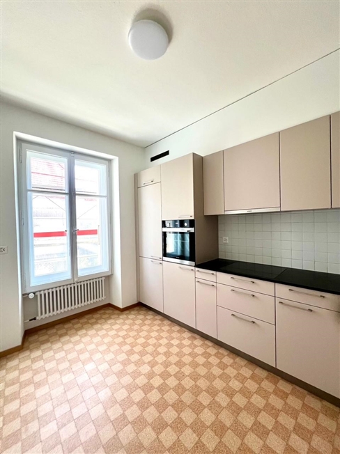 PRÄCHTIGE WOHNUNG IM ZENTRUM VON LUTRY - Bild 2