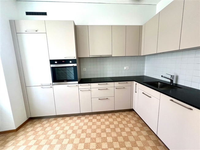 PRÄCHTIGE WOHNUNG IM ZENTRUM VON LUTRY - Bild 3