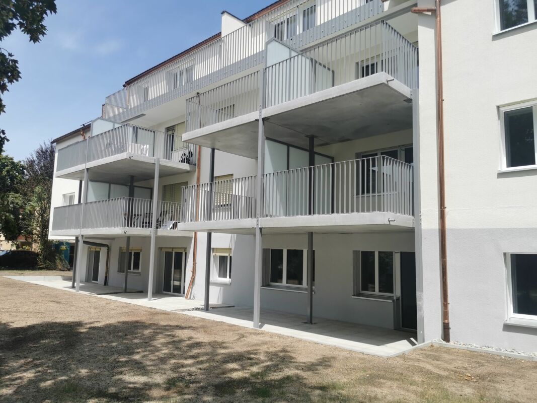 Neu renovierte 2.5-Zimmer-Wohnung mit privatem Sitzplatz - Bild 1