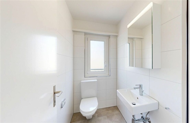 Wohnen in neuem Glanz - Helle 3.5-Zimmerwohnung mit sonnigem Balkon - Erstbezug nach Gesamterneuerung - Bild 9