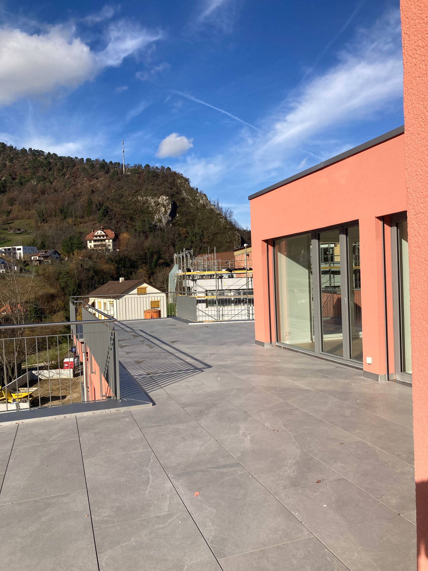 Moderne 2.5-Zimmer-Attika -Wohnung mit Bergblick in Waldenburg - Bild 4