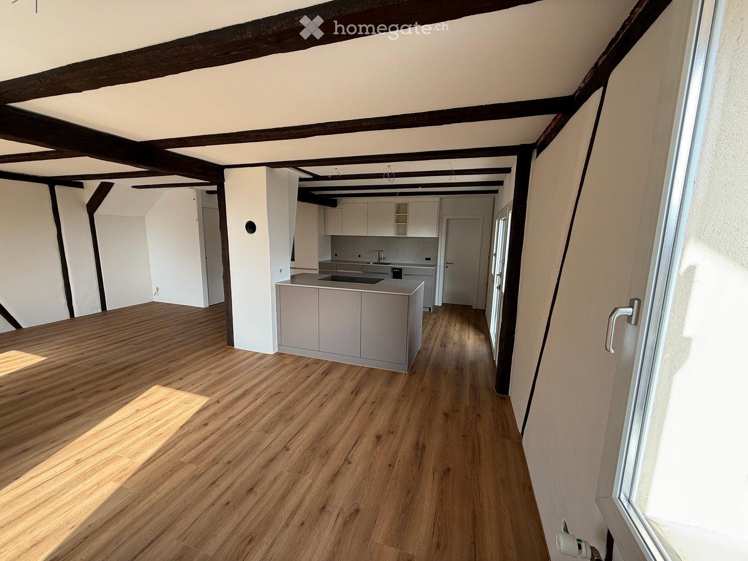 Kernsaniertes 5.5 Zimmer Haus mit 145 m² und Parkplätzen - Bild 4