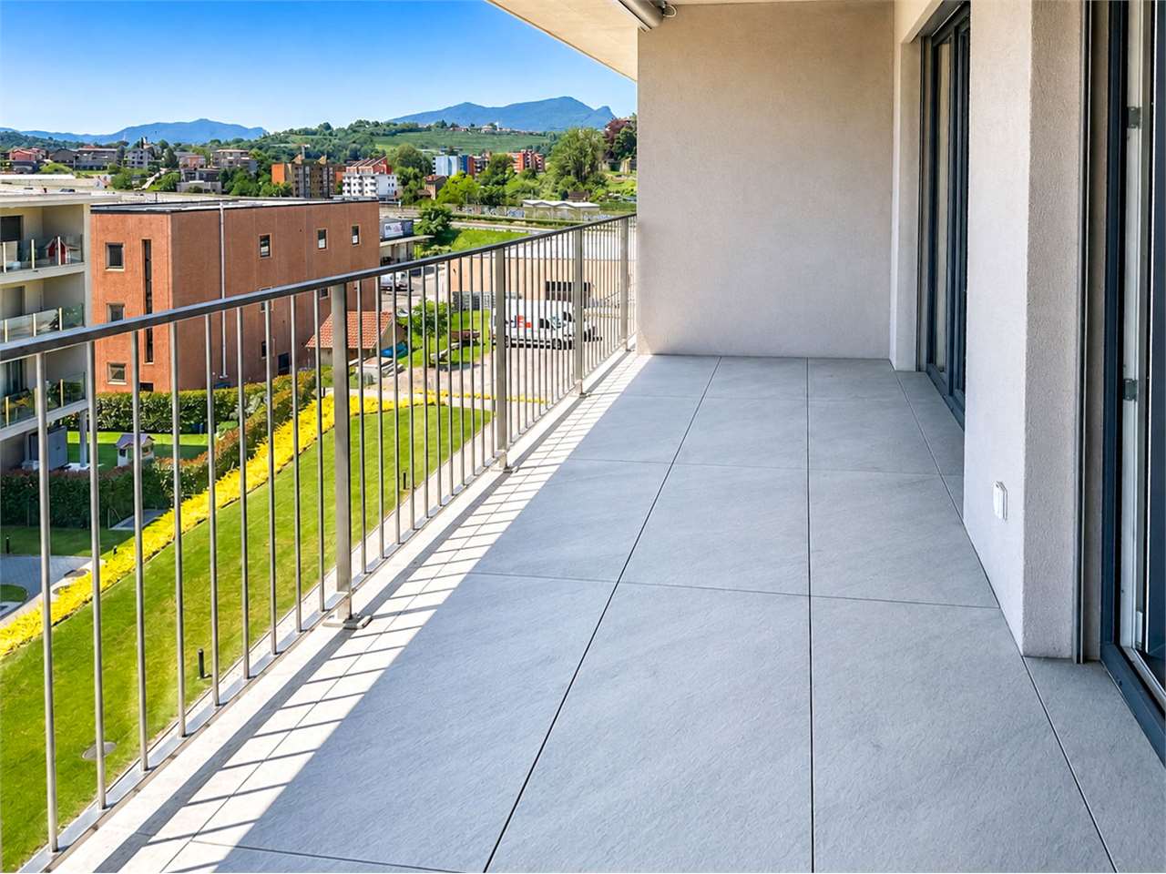 MODERNO 2.5 LOCALI CON TERRAZZO ALL'ULTIMO PIANO - Bild 1