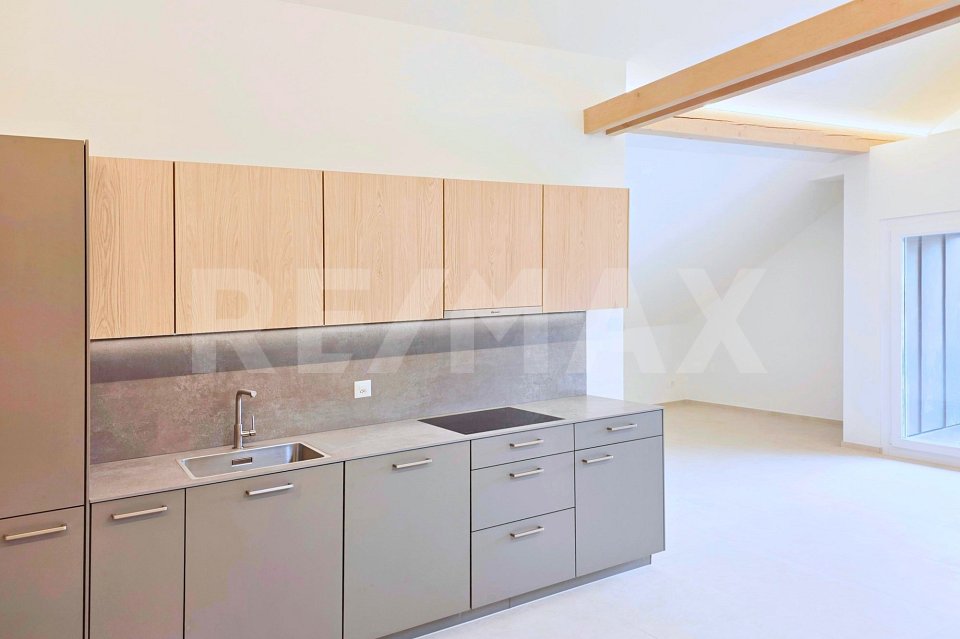 Loft- Dachgeschoss-Wohnung an zentrale Lage in Altdorf UR, Erstvermietung - Bild 1