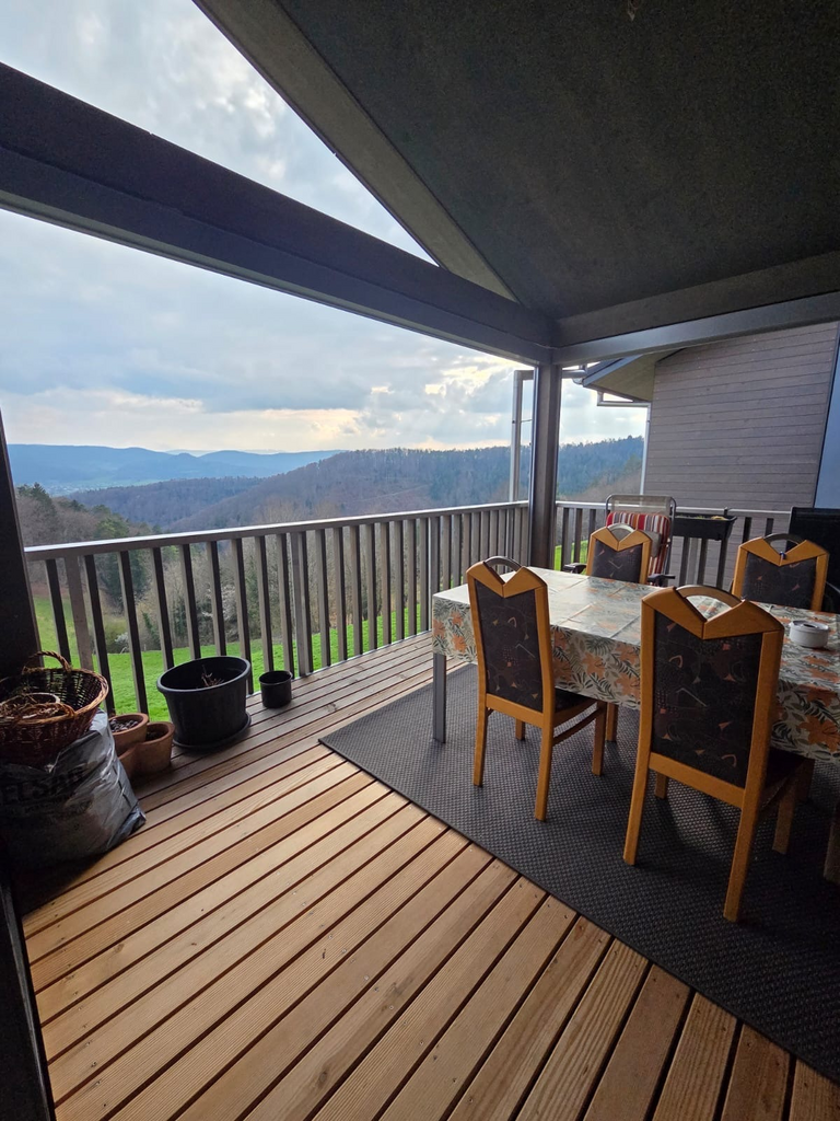 Moderne 4-Zimmer-Dachwohnung mit traumhafter Aussicht - 1409bb3a-85fb-4eb4-9ba6-7d263b14816b.JPG