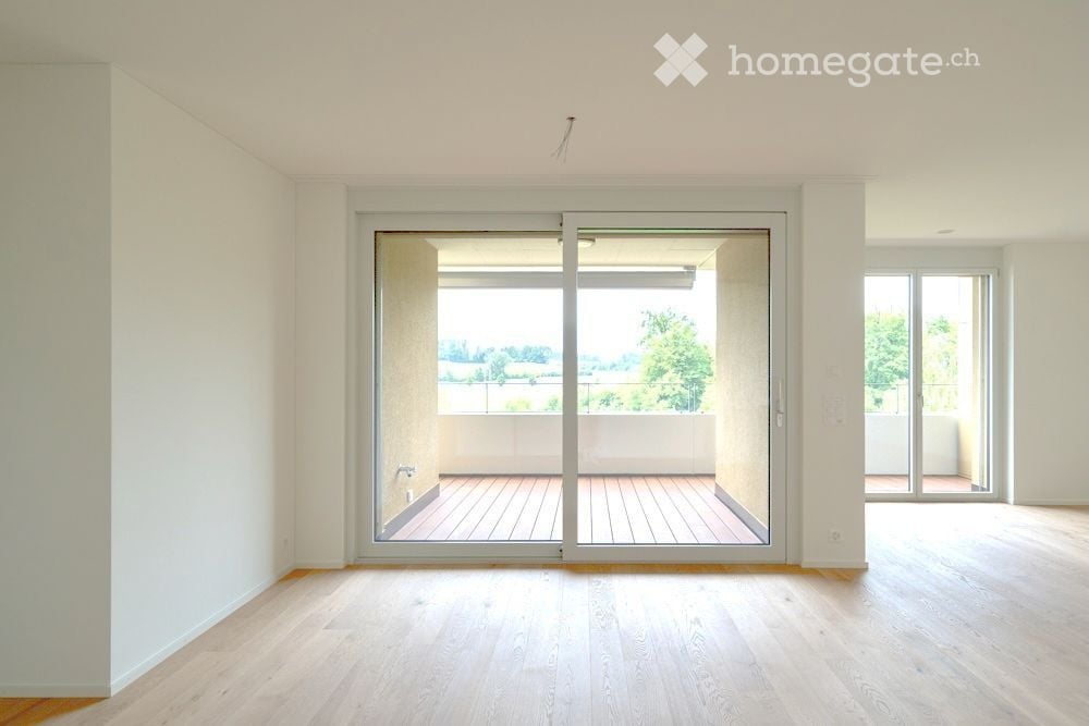 Charming 2.5-Room Apartment with Balcony and Panoramic View in Cham - Bild 1