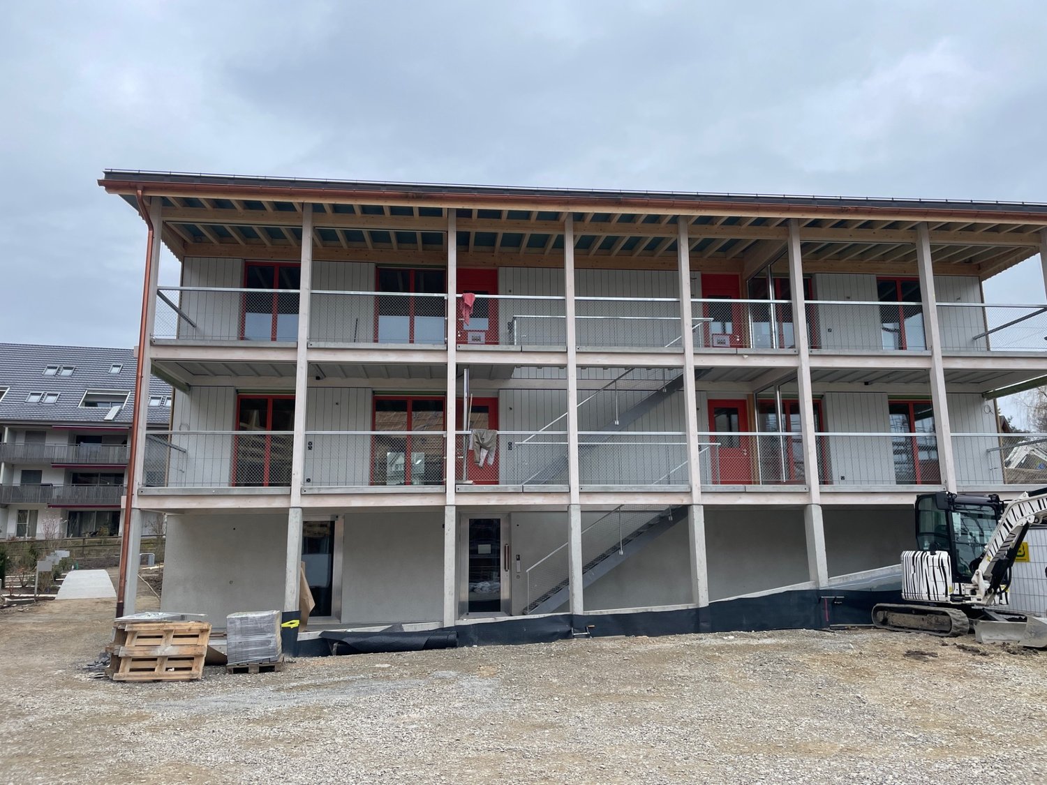 Moderne 3.5-Zimmer-Wohnung mit hohen Decken und Liftzugang - Bild 13