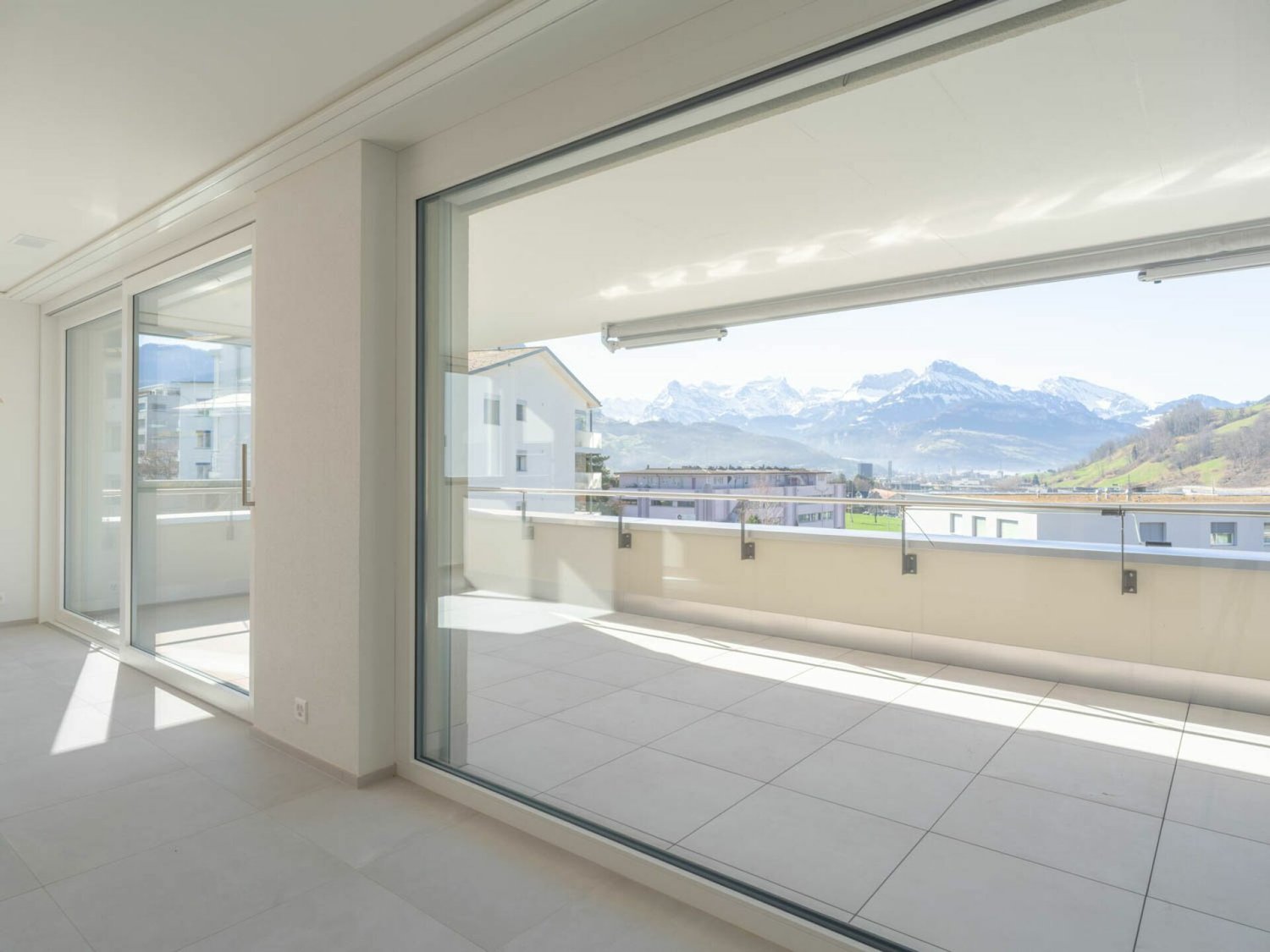 Attraktive Erstvermietung - 5.5-Zimmerwohnung mit Loggia - Bild 1