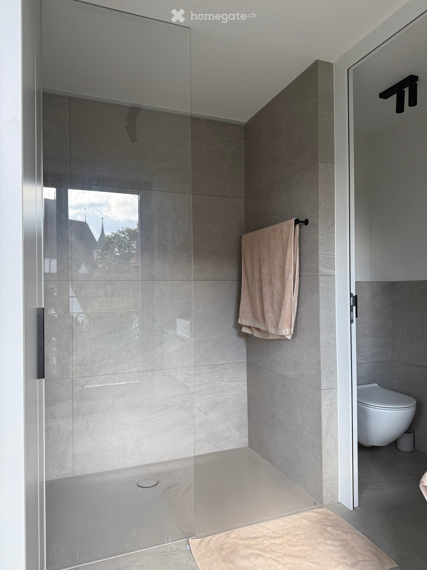 Moderne 2.5-Zimmer-Neubau-Wohnung mit Bergblick in Oberägeri - Bild 13