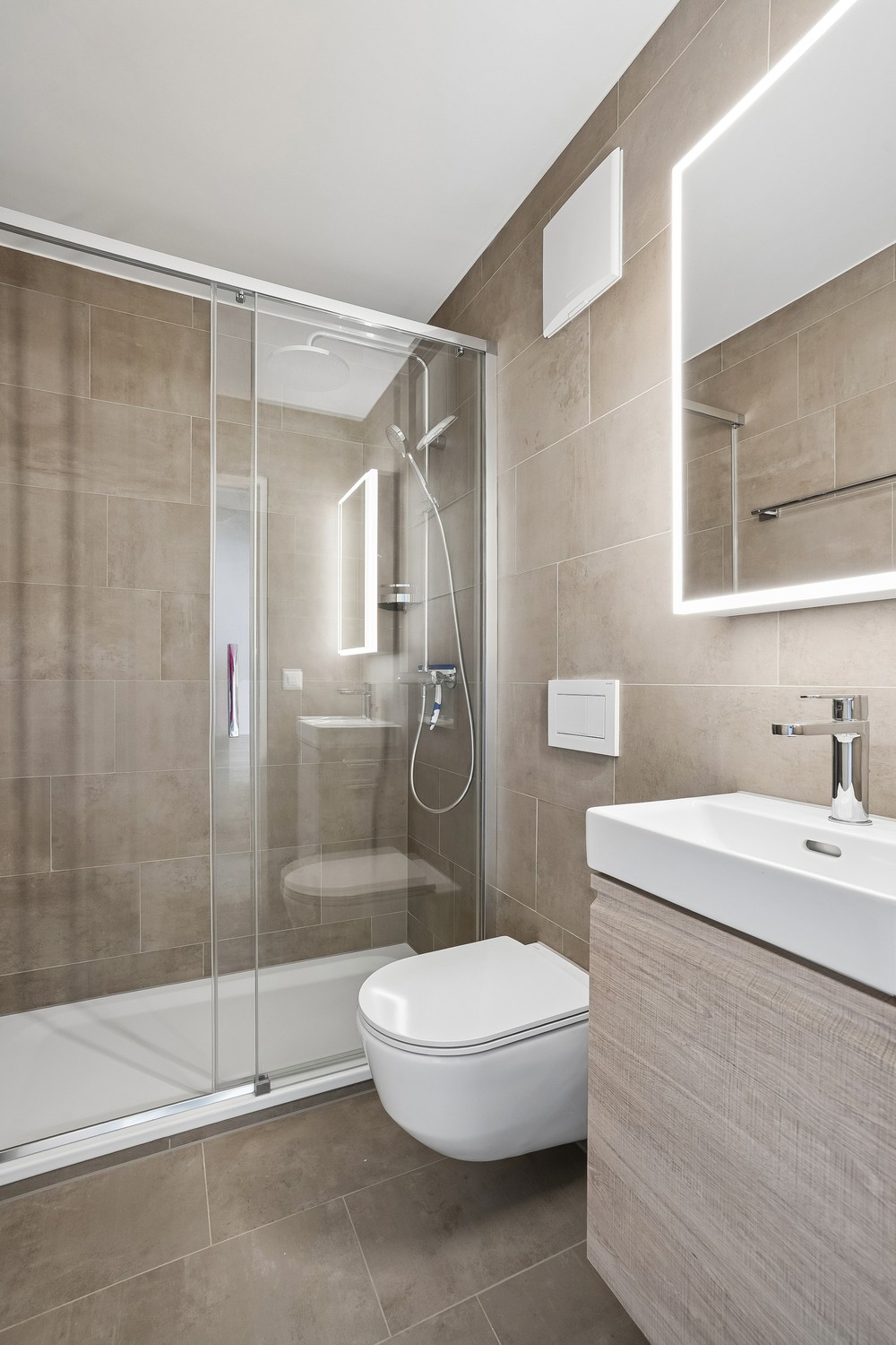 Exklusive Erstvermietung  Moderne 2.5 Zimmer Wohnungen mit Aussicht - Bild 9