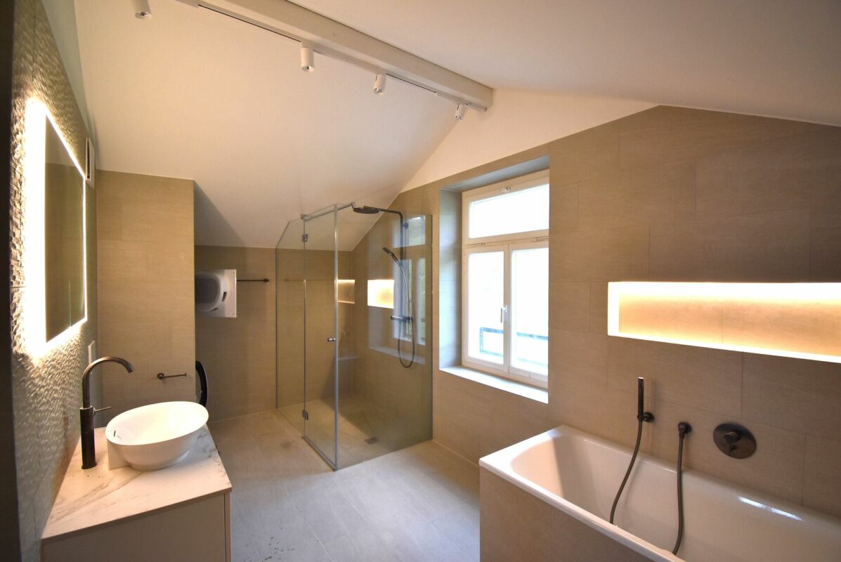 Ruhe, Grün & Weitblick - 5-Zimmer-Maisonette-Wohnung in besonderer Lage - Bad