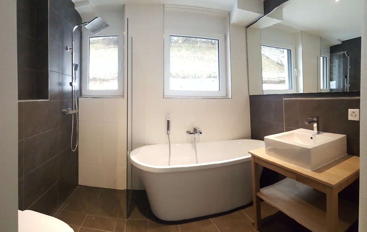 Helle 3.5 Zimmer Dachwohnung mit grossem Balkon - Bild 1