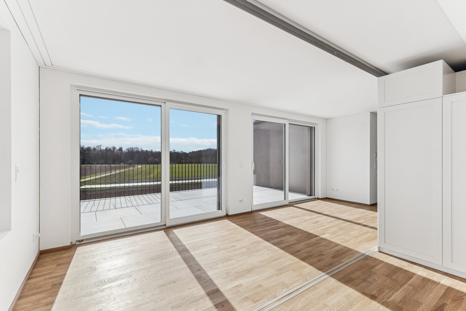 ERSTBEZUG: exklusiv Wohnen mit grosser Terrasse und Weitblick - Bild 6